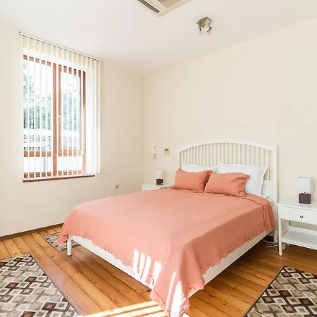 Appartement South San Stefano With 3 Bedroom, Garden And Free Garage Varna