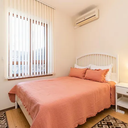 Appartement South San Stefano With 3 Bedroom, Garden And Free Garage Varna